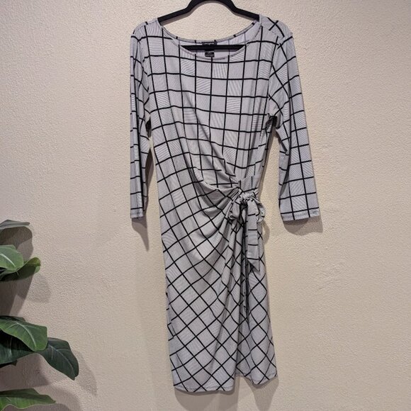 Ann Taylor * Faux Wrap Dress * Size Medium - Picture 2 of 7